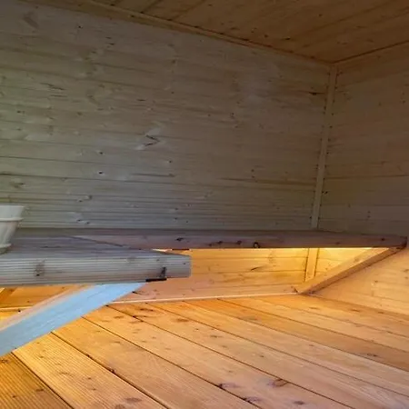 Hébergement de vacances With Sauna And Whirlpool *